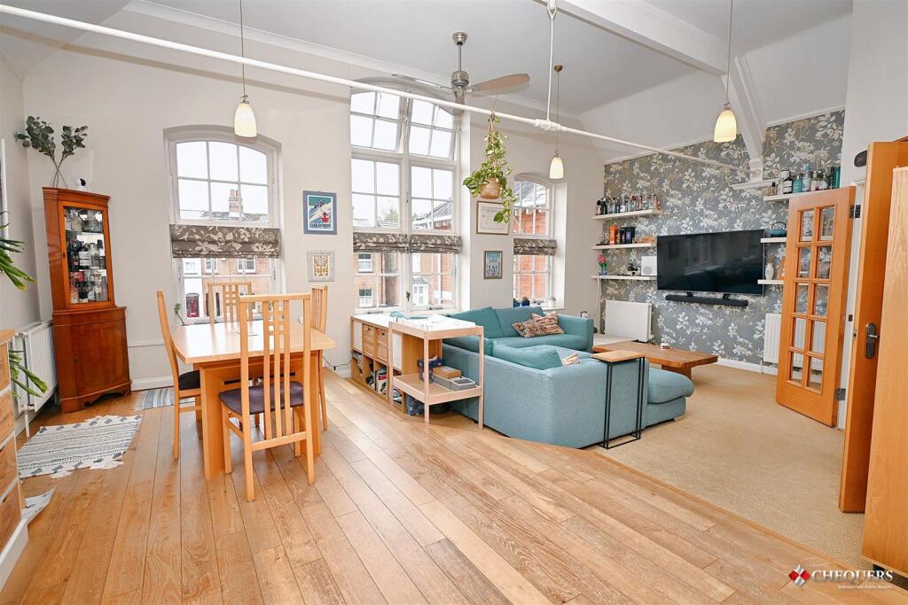 Lounge/ dining/ kitchen