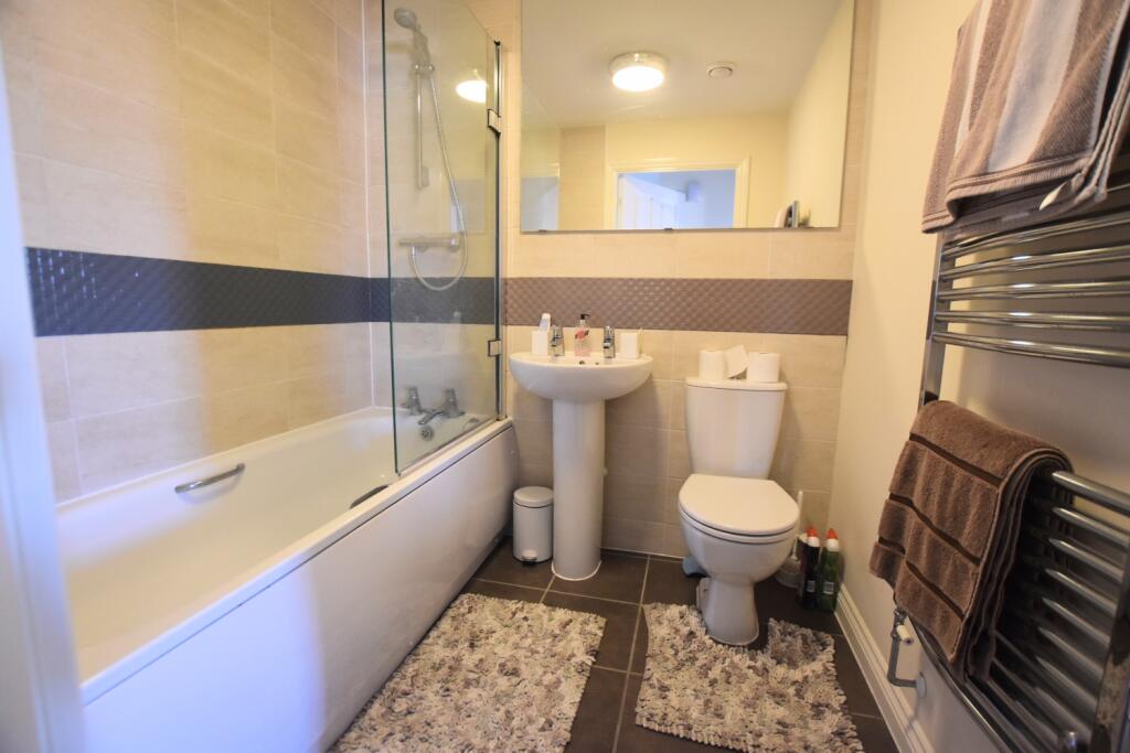 48 Kiln Drive bathroom