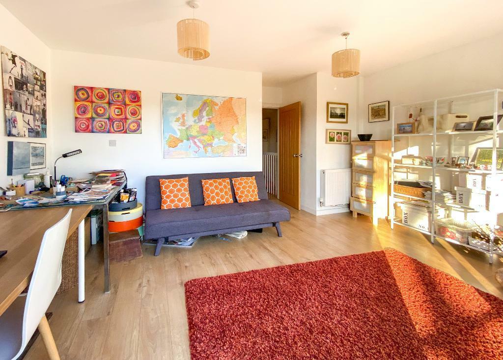 Master bedroom photo 4