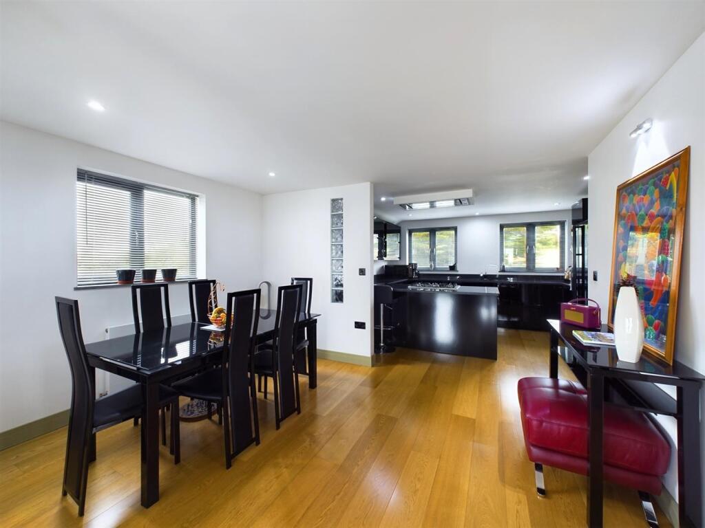 Diner/Kitchen