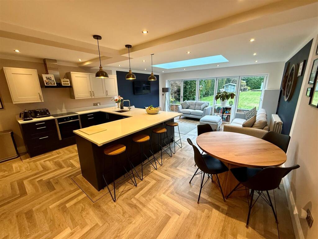 SR67 Kitchen2.jpg