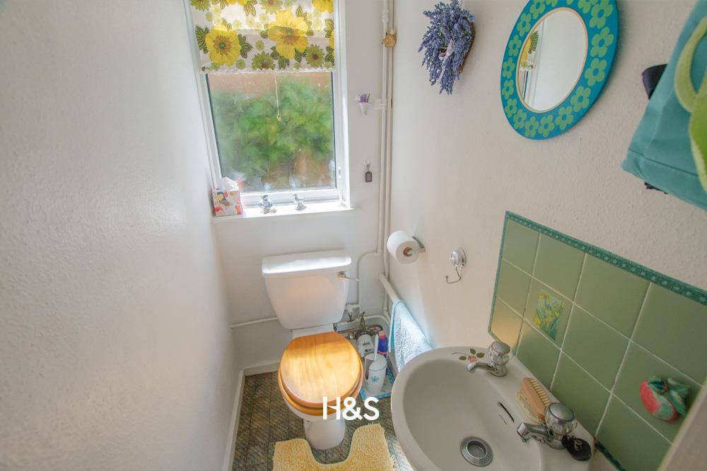 12 Walcott Green - WC.jpg