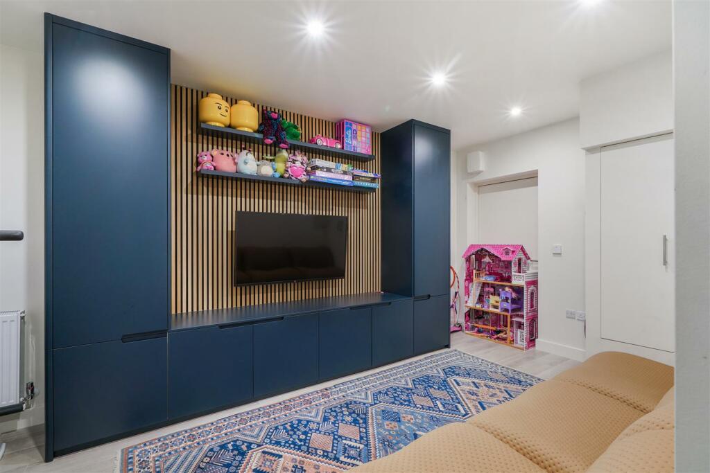 7 Irwin Close - EFSHwU09SNkRow27SPdi.jpg