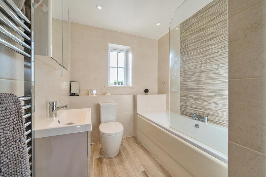 Honeysuckle Bathroom.jpg