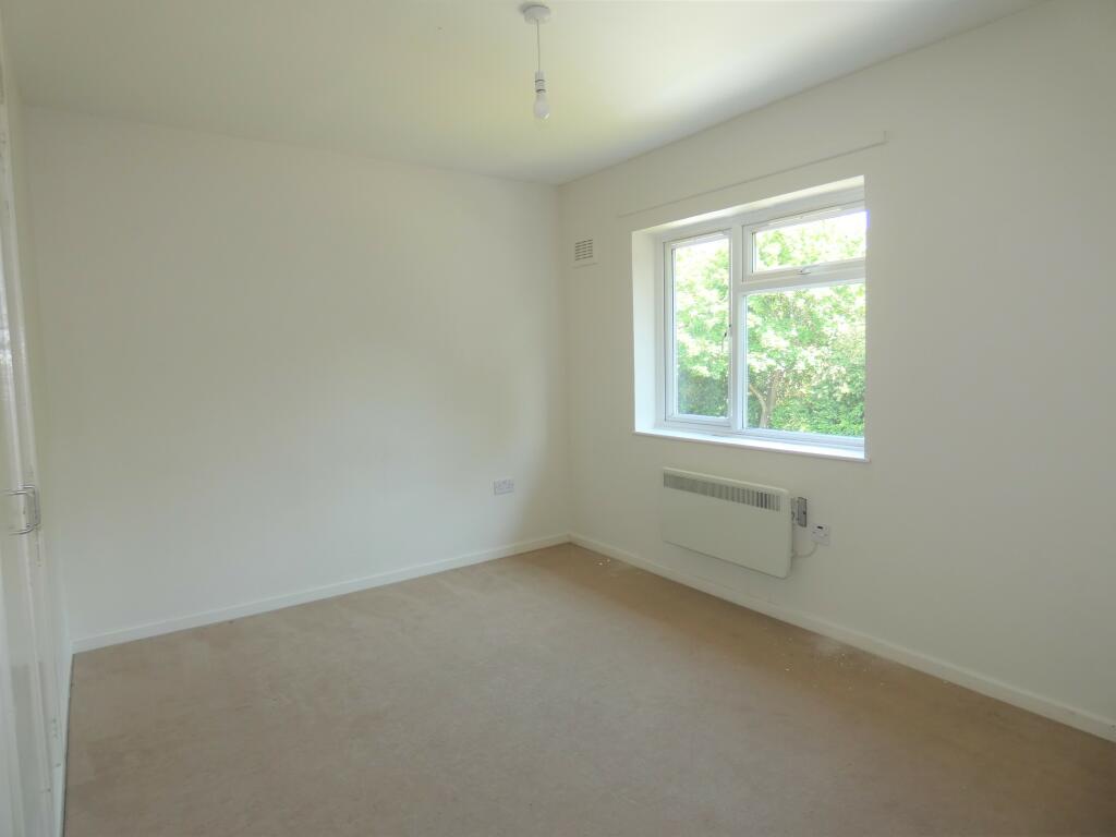 Pic 6 Bedroom 2.JPG