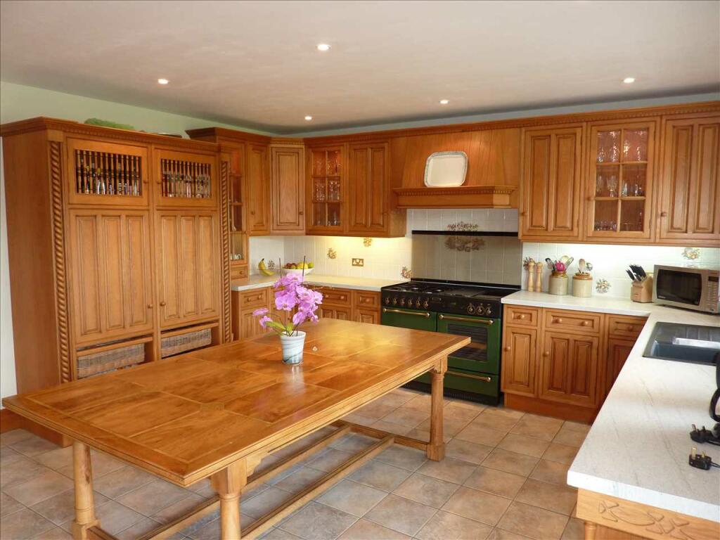LIVING KITCHEN