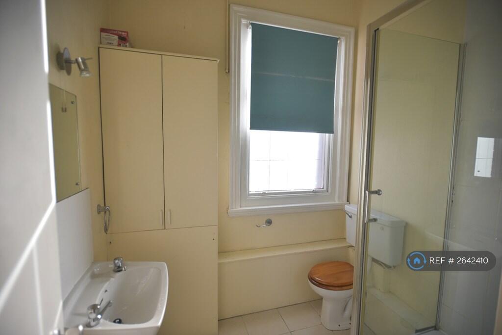 Toilet/Shower Room