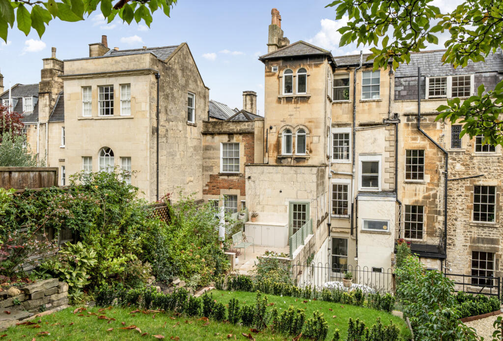 1361505-4-68e01fa...