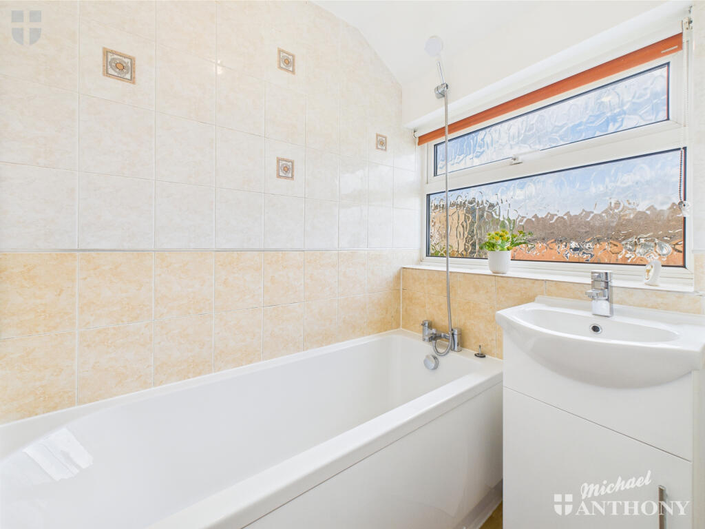 CAM03218G0-PR0665-STILL015