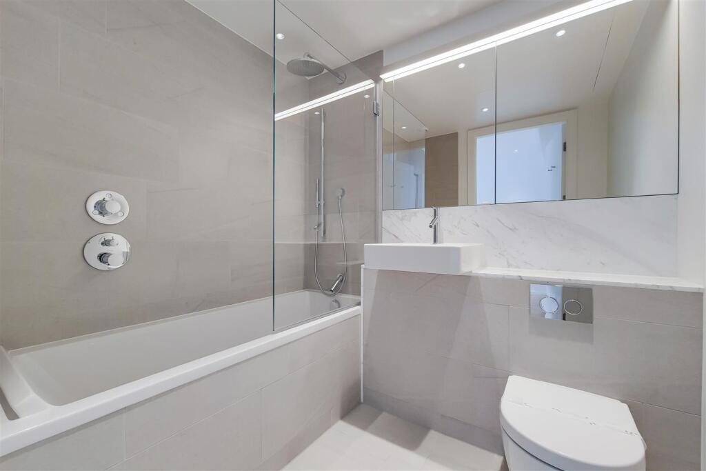 3_Bathroom-0.jpg