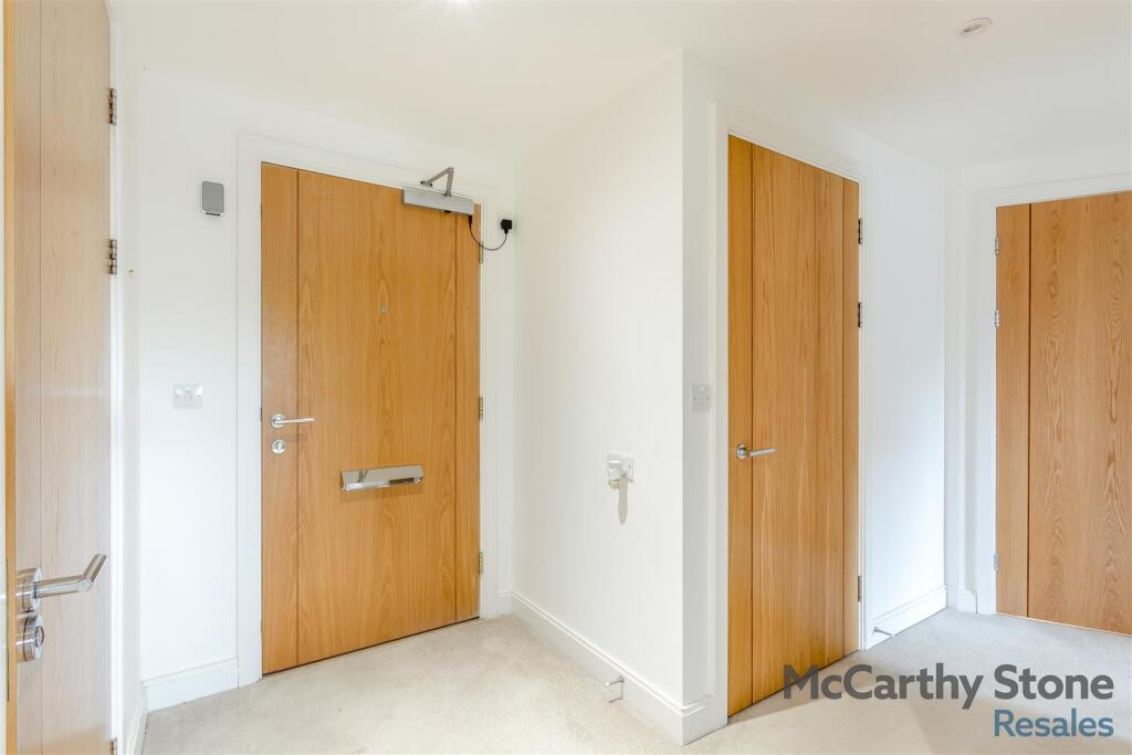 8657850-interior04.jpg