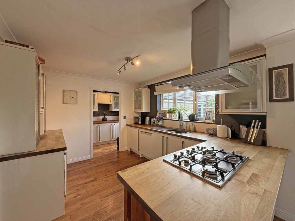 Aberdeen Avenue 100 Kitchen 0.jpg