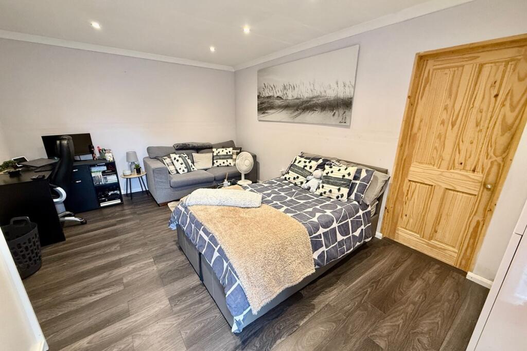 Garage/Studio/Office