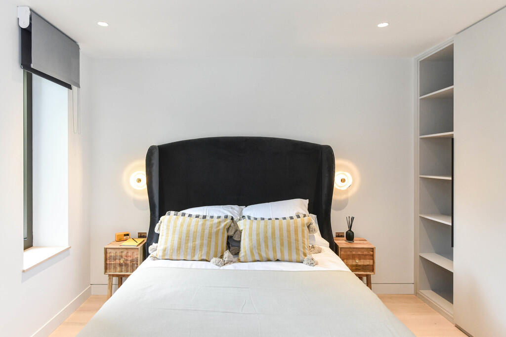 Flat 4 Carnaby Lo...