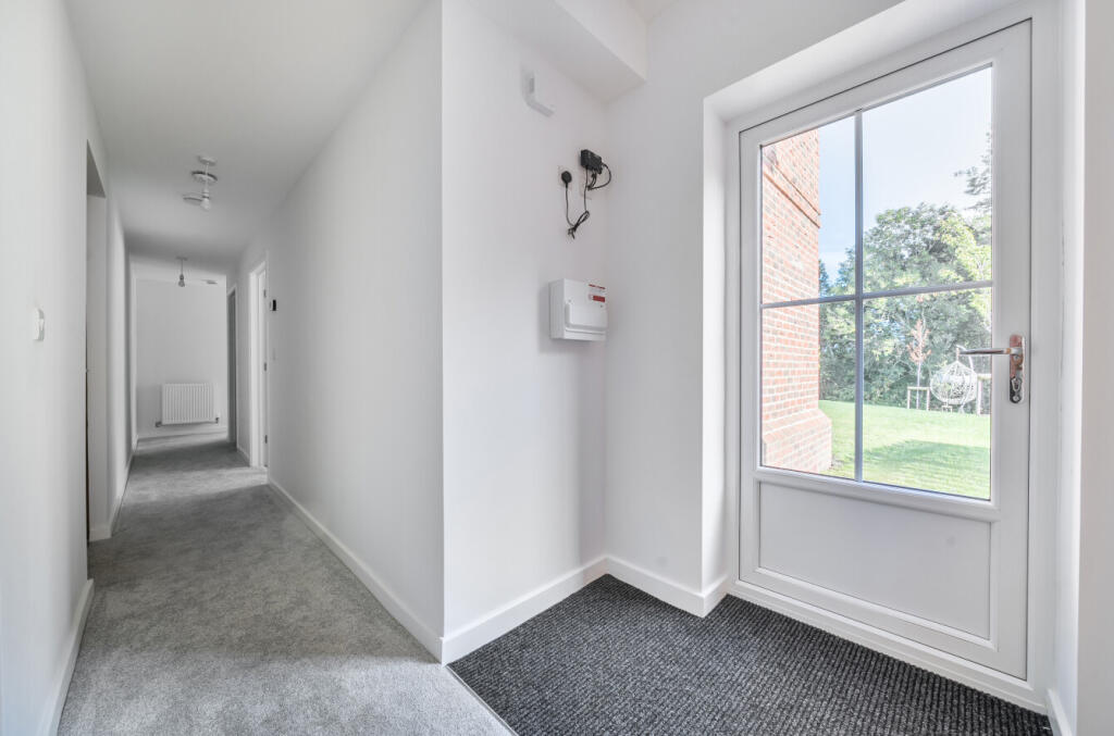 1348869-27-68bea6...