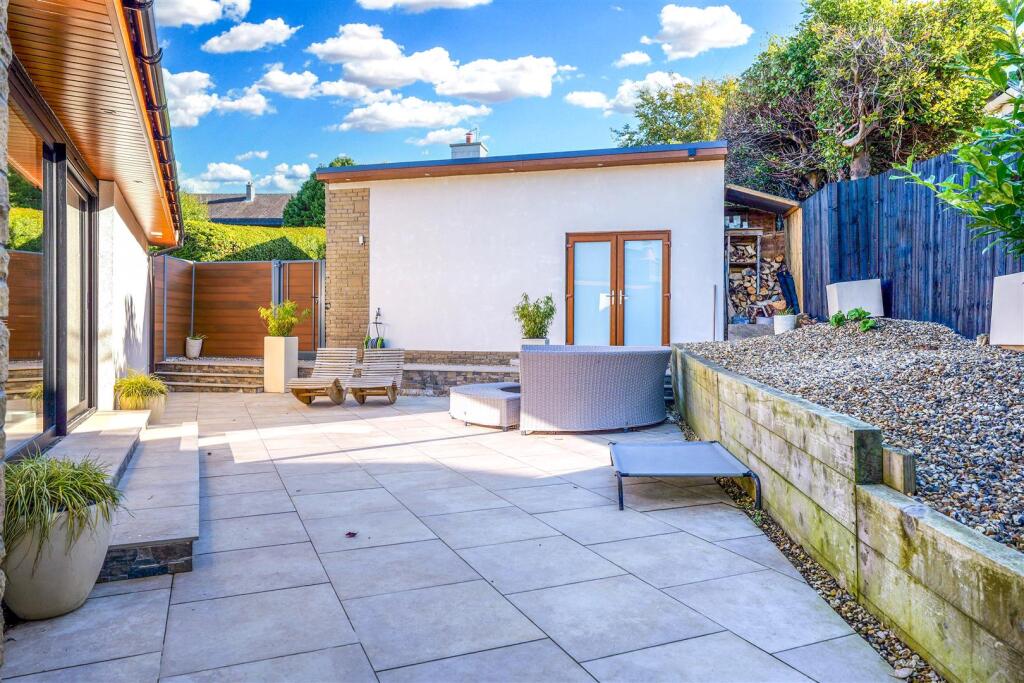 32 - Rear Garden.jpg