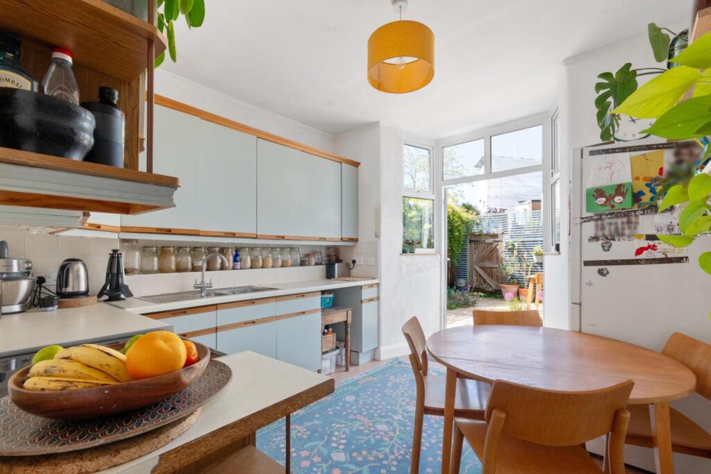 47 Church Path Ph5.jpg