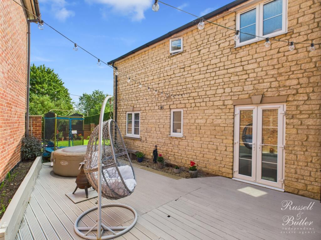 CAM01995G0-PR0322-STILL034