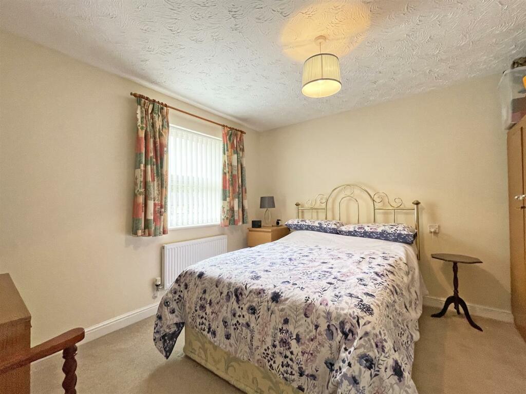 Warspite Gardens 10 - Bed 2.jpg