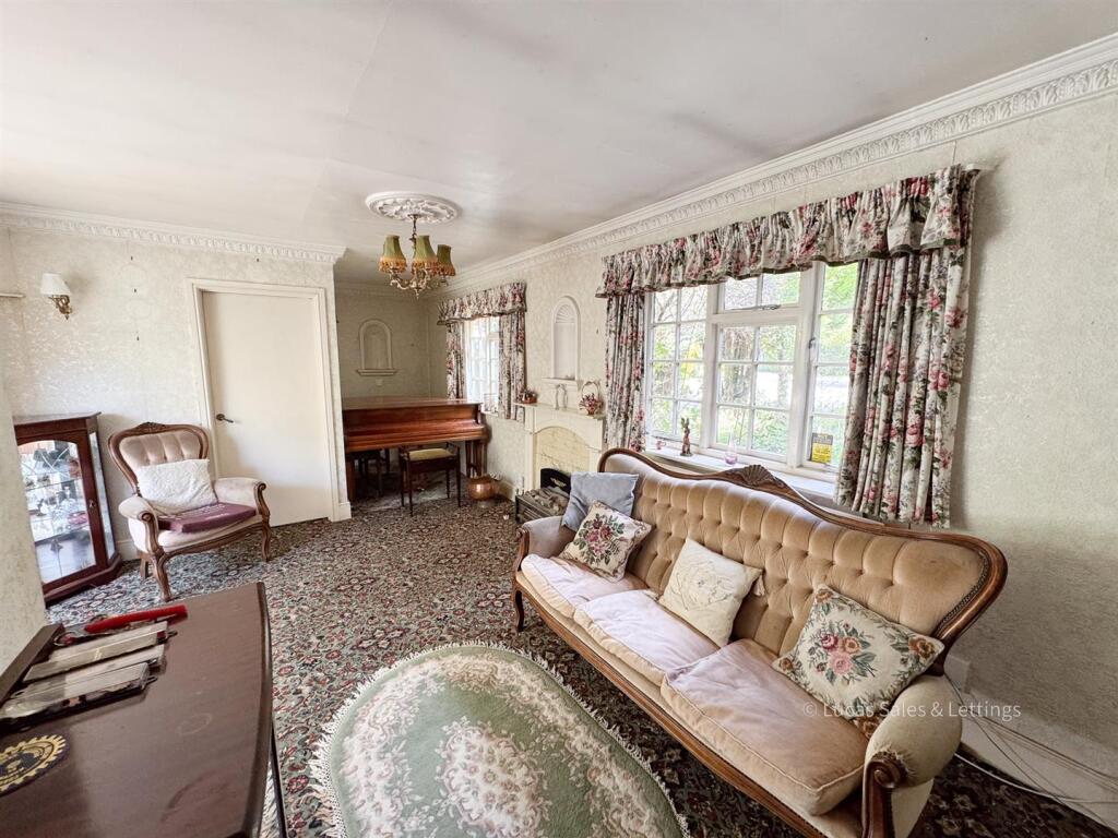 55 Hall Close Kettering-18.jpg