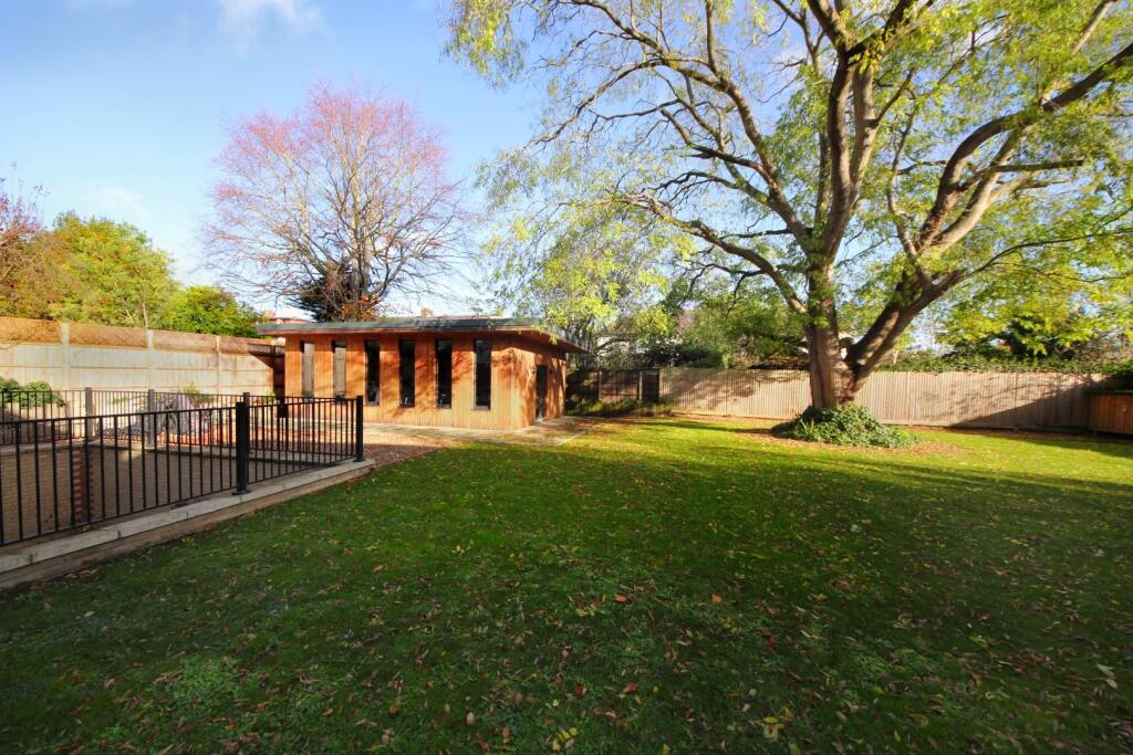 Gunnersbury Avenue, W5