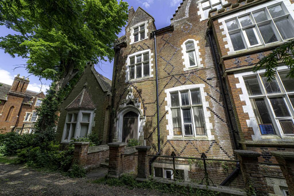 New Dover Road, Canterbury, Kent, CT1