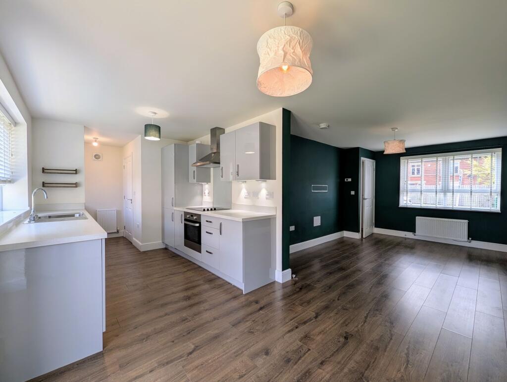 Kitchen / Dining Area