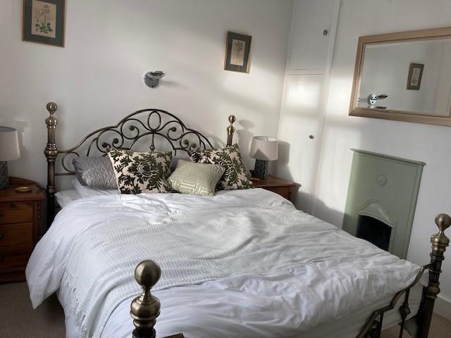 Bedroom 1a.jpg
