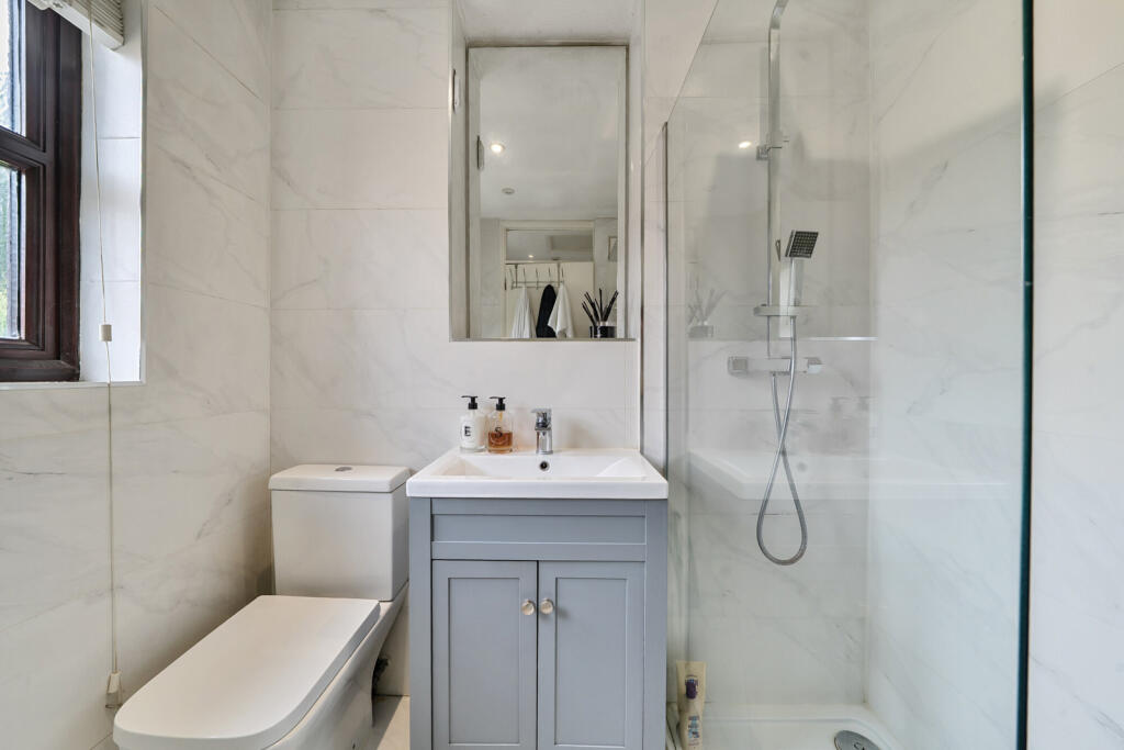 1310049-19-684ad3...