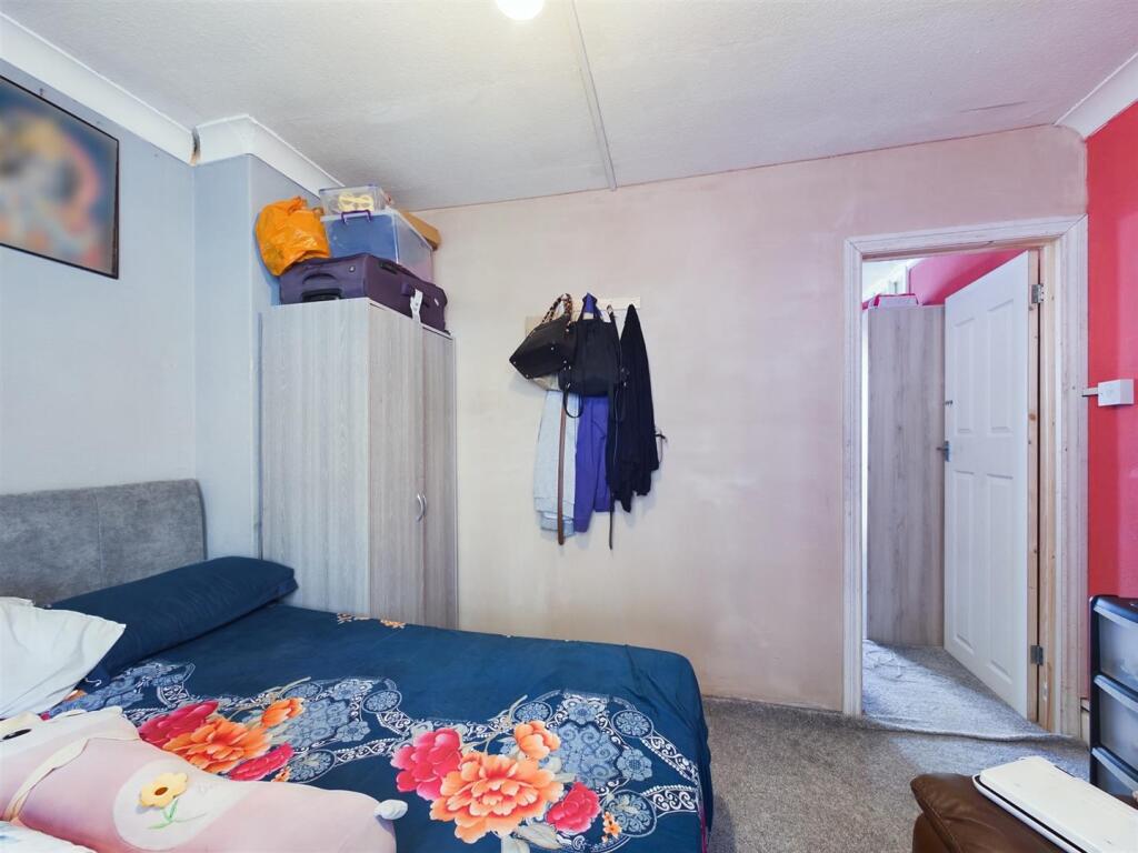 CAM01358G0-PR0037-STILL015.jpg