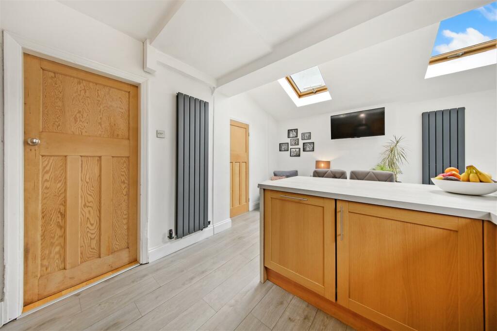 Kitchen2.jpg