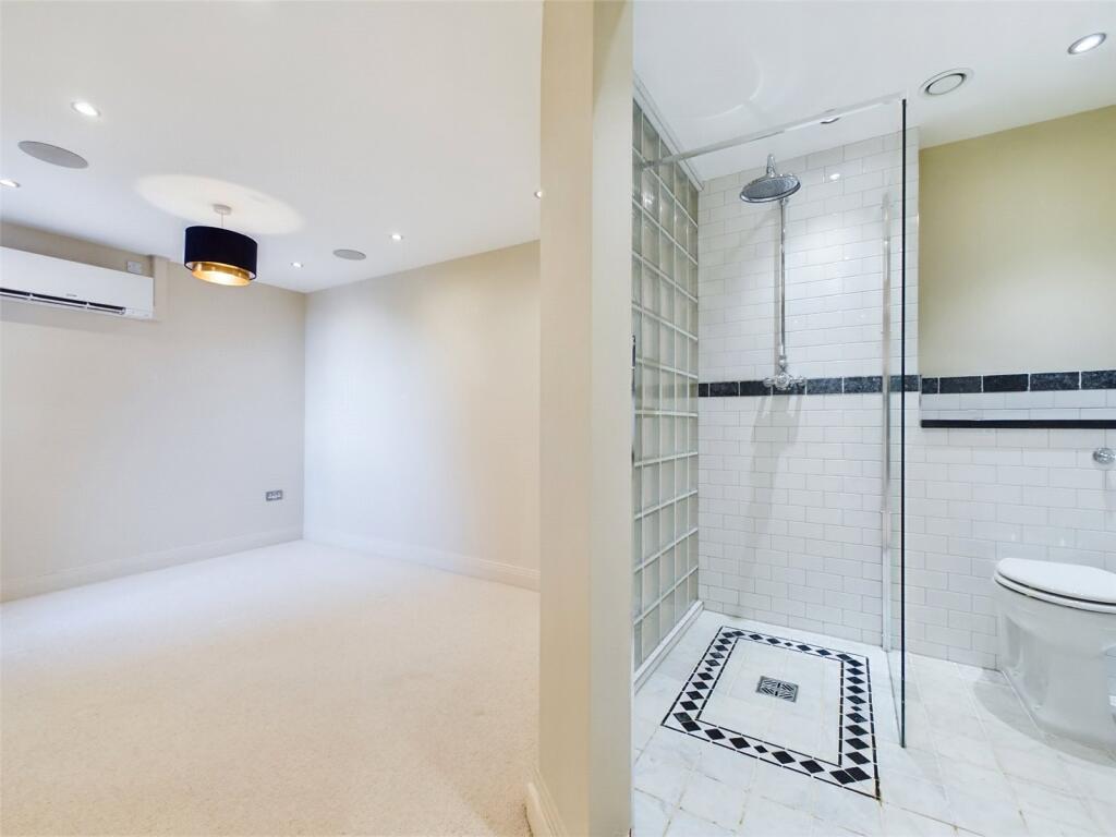 Bedroom 1/Ensuite