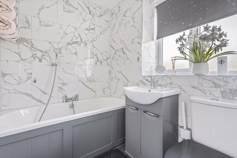 Refitted en suite bathroom