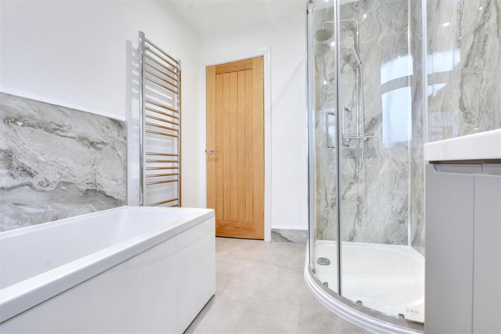 Bathroom_5.jpeg