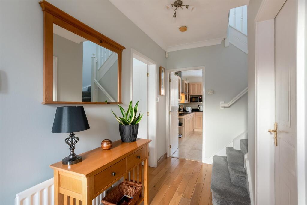 21 Prospero Drive 1992-2.jpg