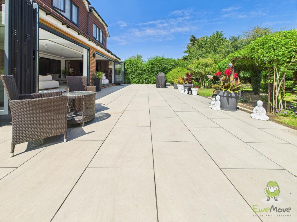 CAM01543G0-PR0141-STILL098