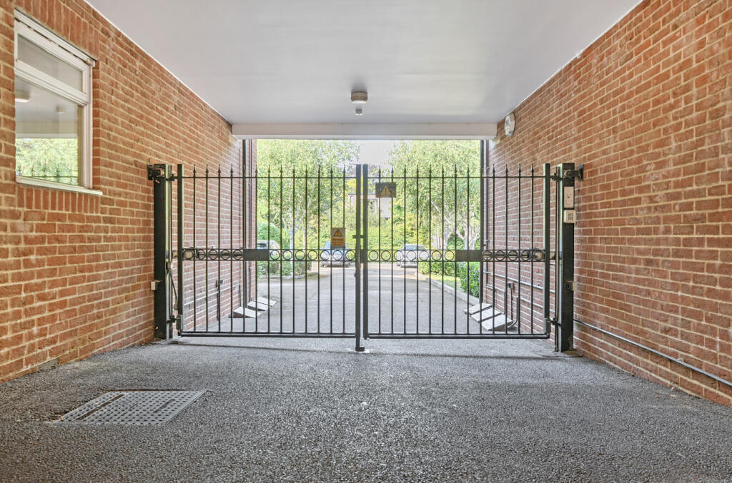 1330835-3-6883454...