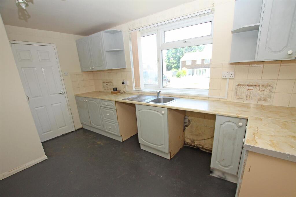Kitchen b.jpg
