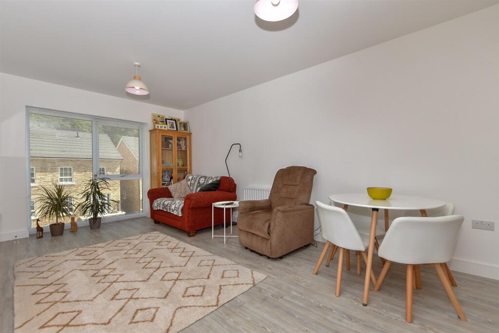 Lounge/Kitchen