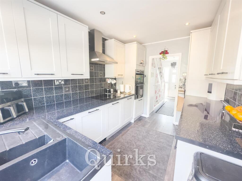 Kitchen 2-2.jpg