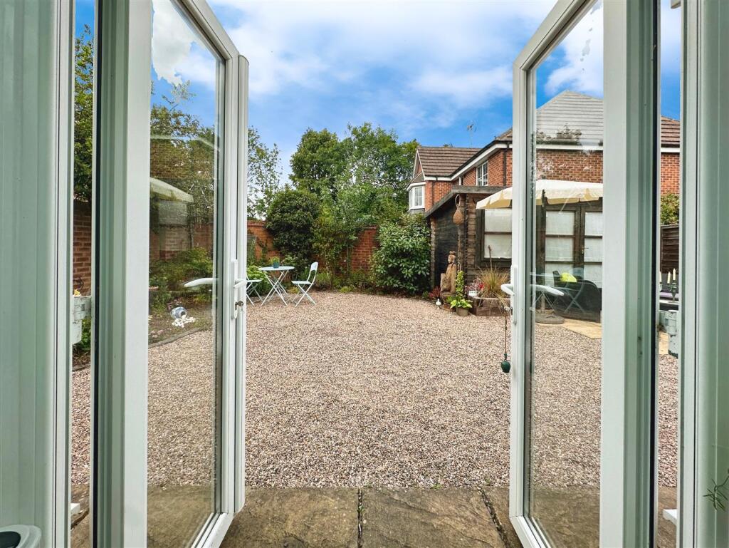 eaf6c216--4BEA-AD78-F2C6D993FF14-46764-00000FEB733