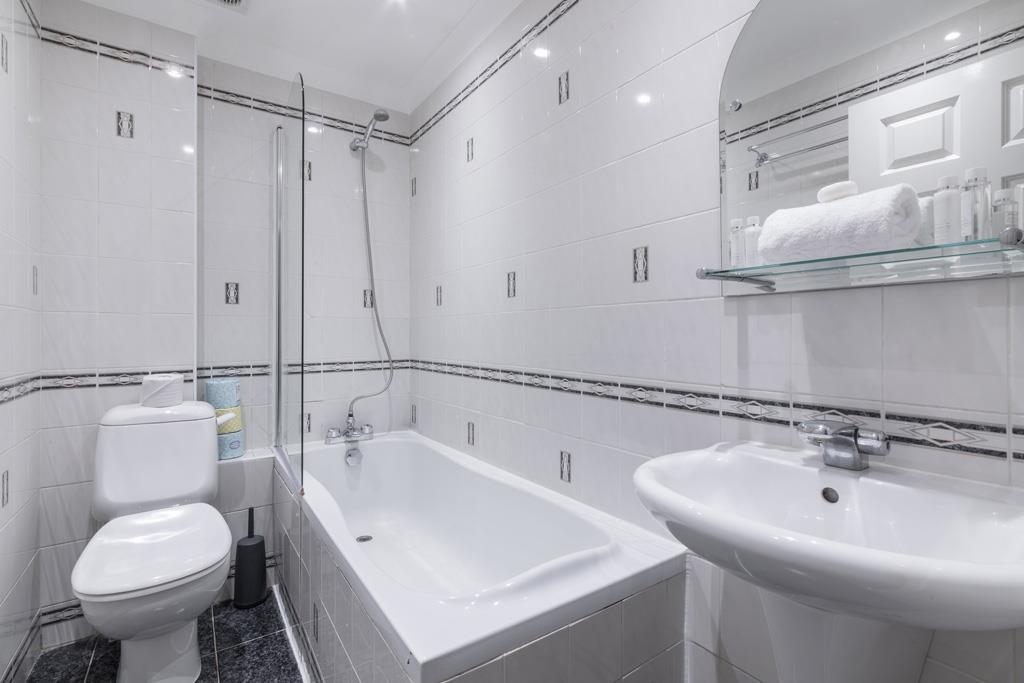 bathroom (1).jpg