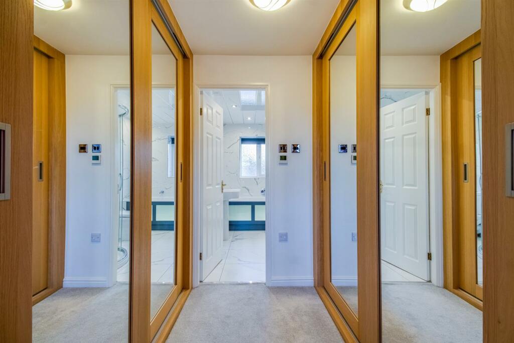 DRESSING ROOM