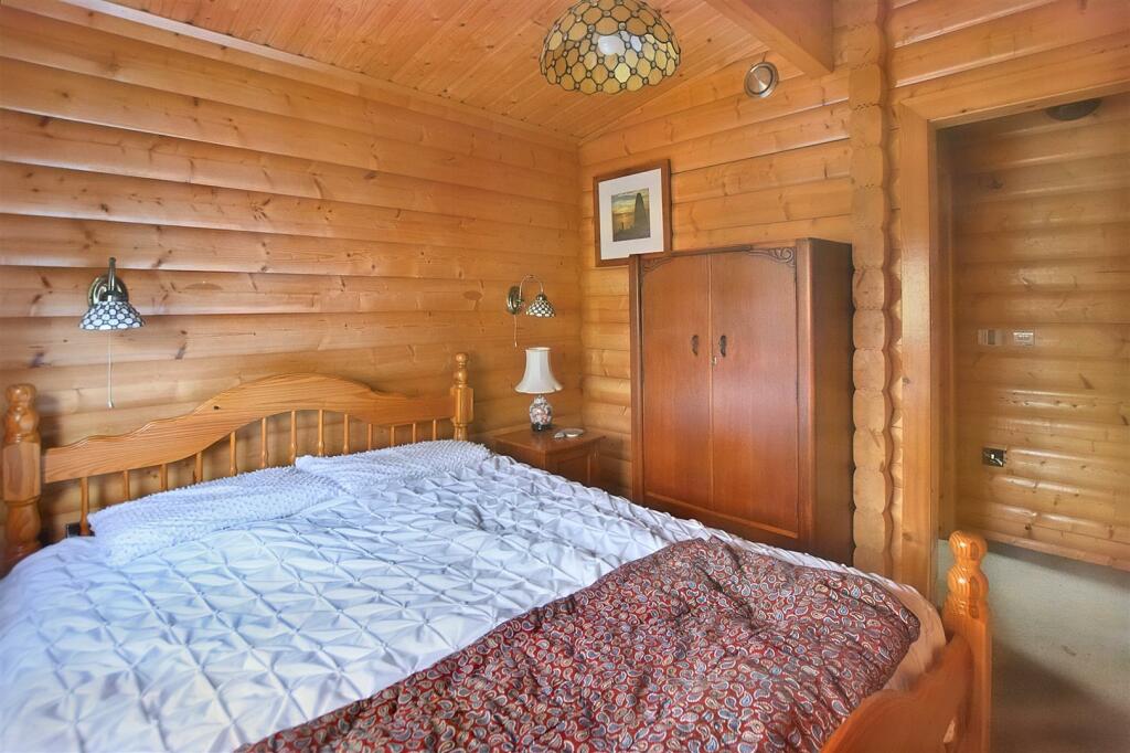 Bedroom 3 (Master)