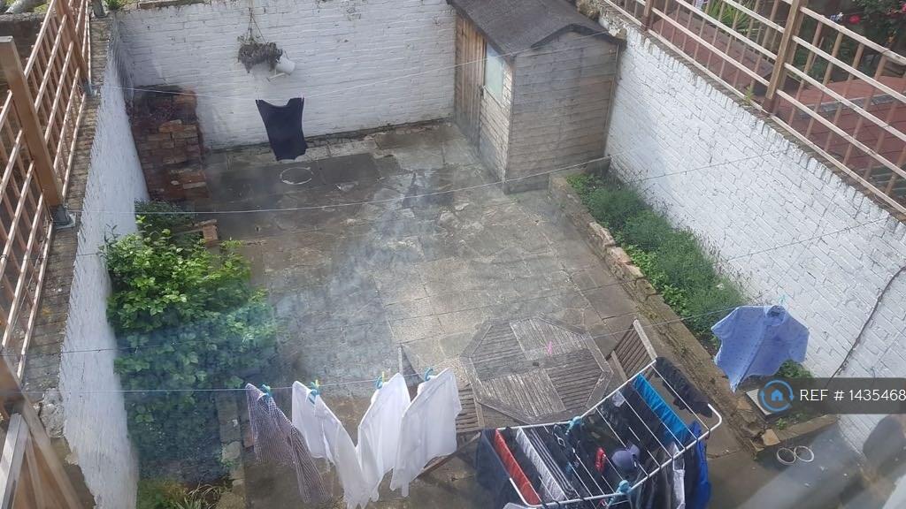 Garden With Bbq &amp; Storage Shed