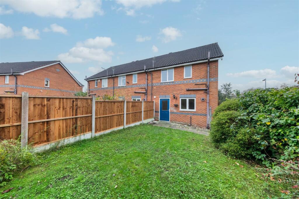 3 Harewood Close-021.jpg