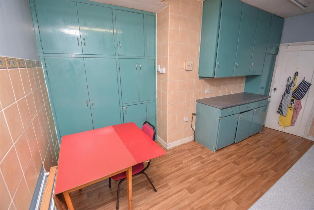 KITCHEN-DINER