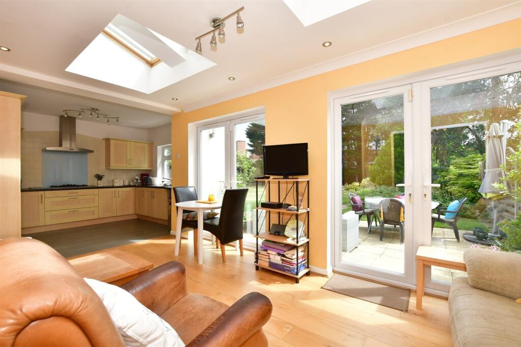 Kitchen/Breakfast Area