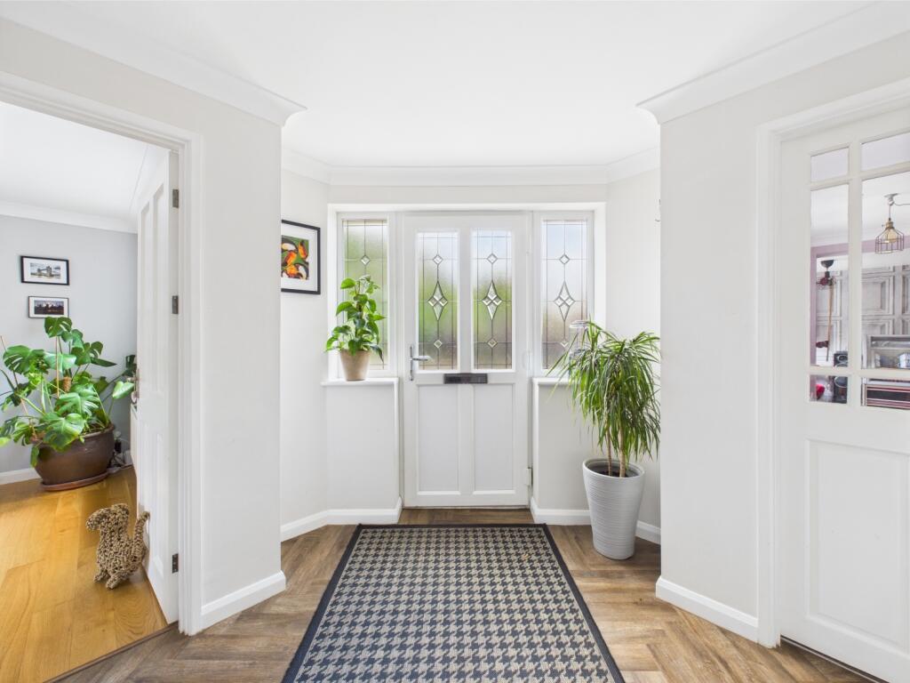 CAM04922G0-PR0028-STILL035