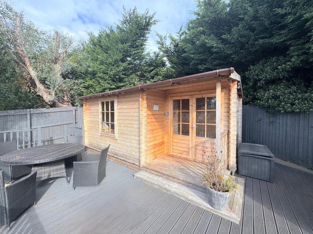 SUMMERHOUSE